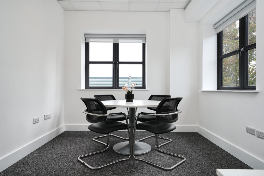 6 Fern Road, Sandyford D18 FP98, 210 sq ft, 6 desks photo 2