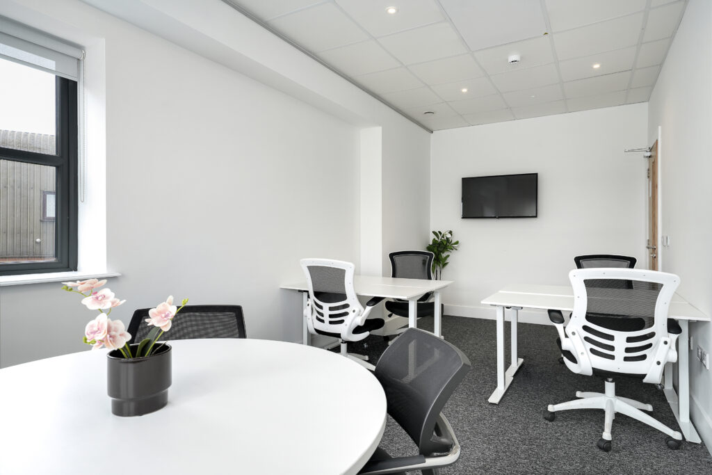 6 Fern Road, Sandyford D18 FP98, 210 sq ft, 6 desks photo 3